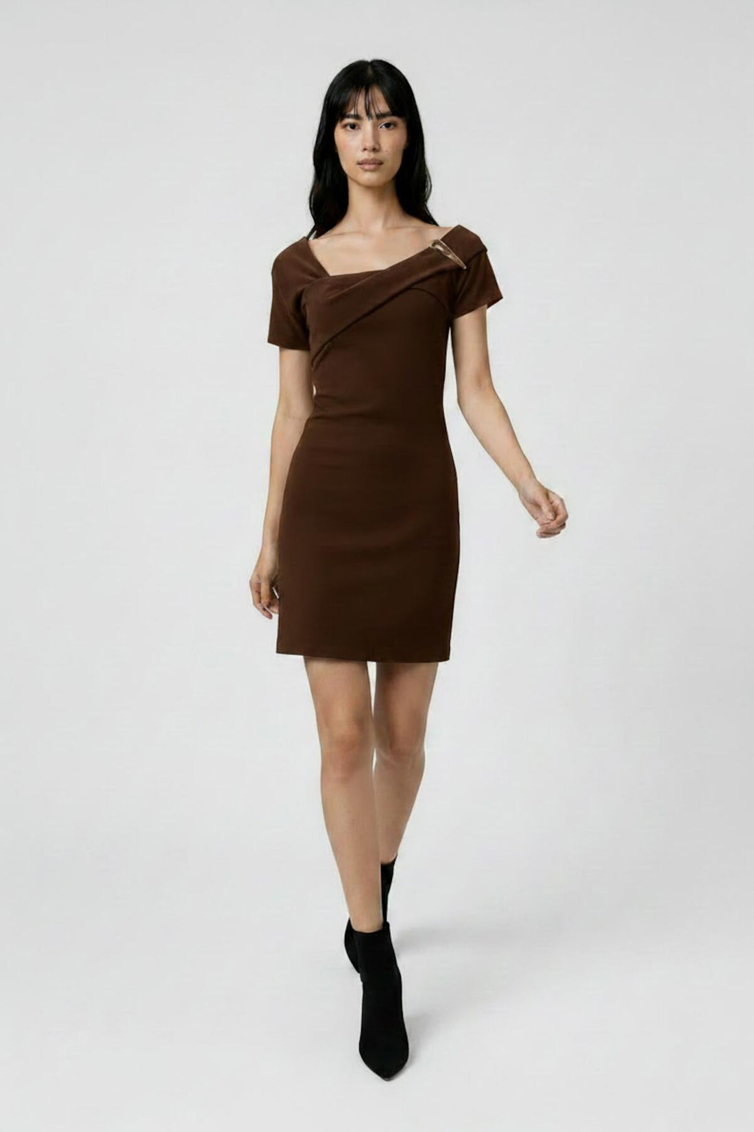Robe En Ottoman Marron Avec Boucle À Épingle