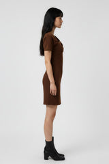 Robe En Ottoman Marron Avec Boucle À Épingle