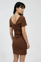 Robe En Ottoman Marron Avec Boucle À Épingle