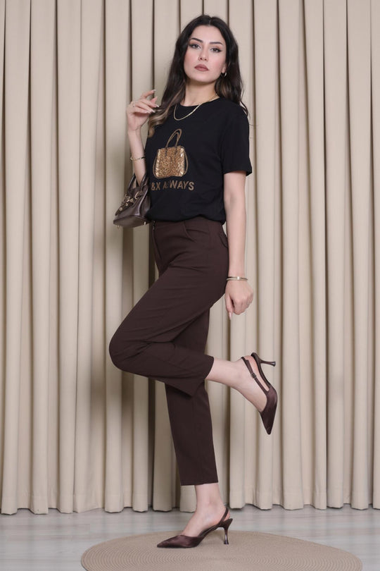 T‑Shirt Mit Taschenmotiv Und Steinbesatz – Schwarz