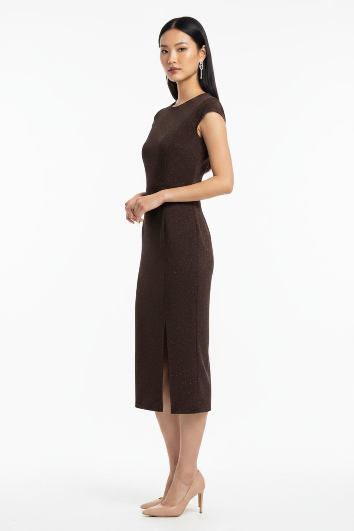 Geplooide Taillejurk Met Steendecoratie — Bruin