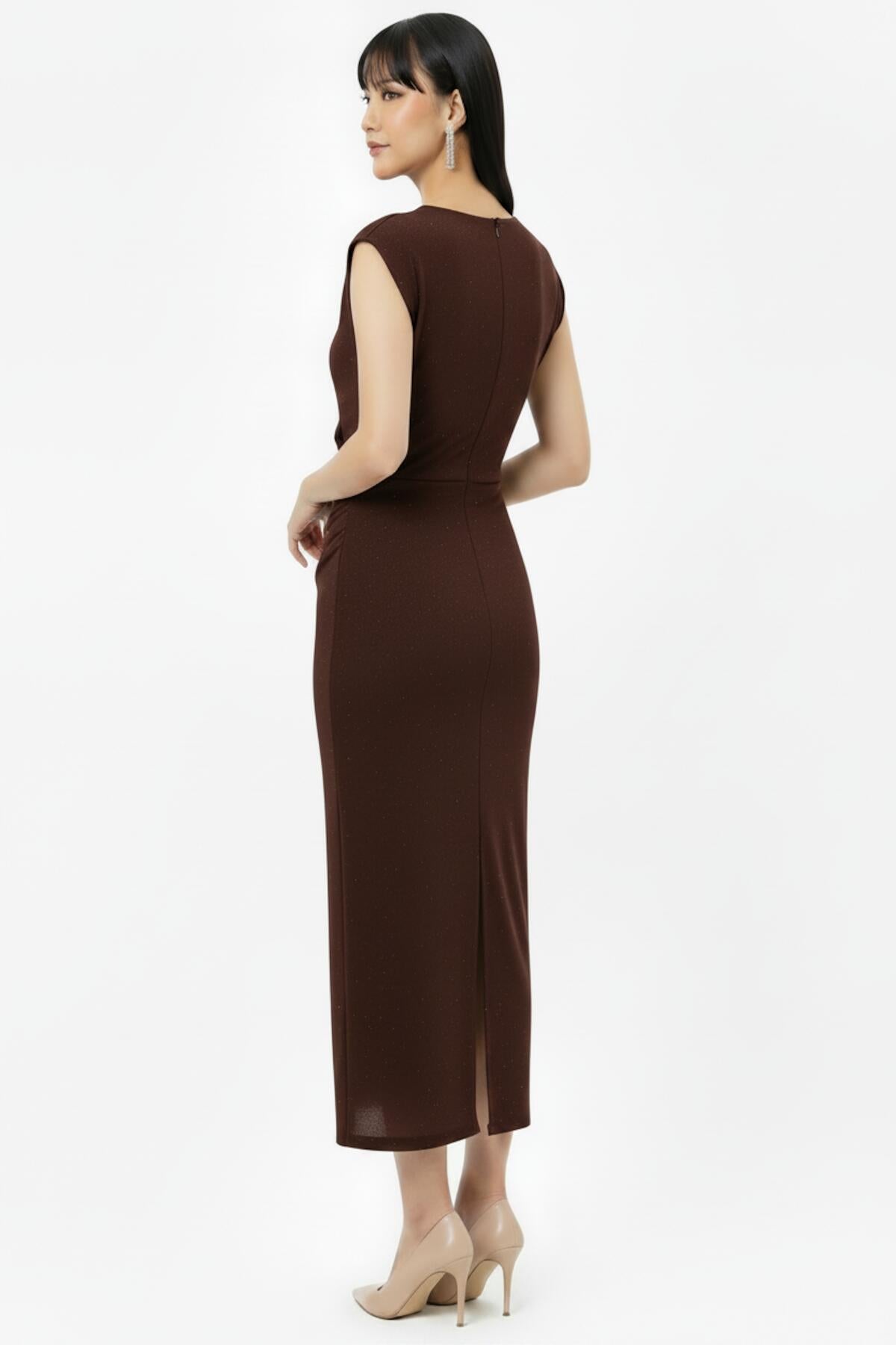 Geplooide Taillejurk Met Steendecoratie — Bruin