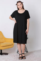 Robe Grande Taille Manches Courtes Avec Poche Kangourou — Noir