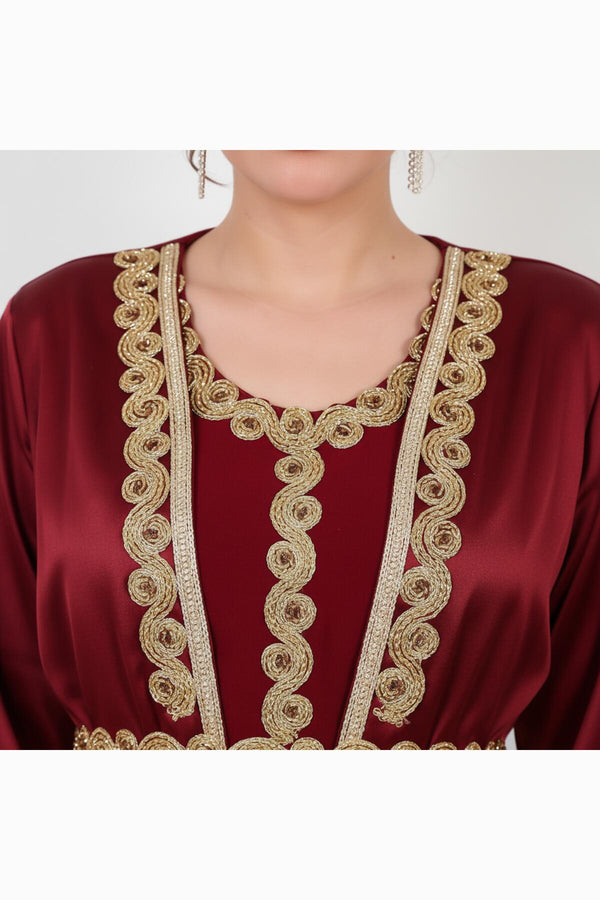 Bordeaux Satijnen Kaftan Met Gouden Borduurwerk