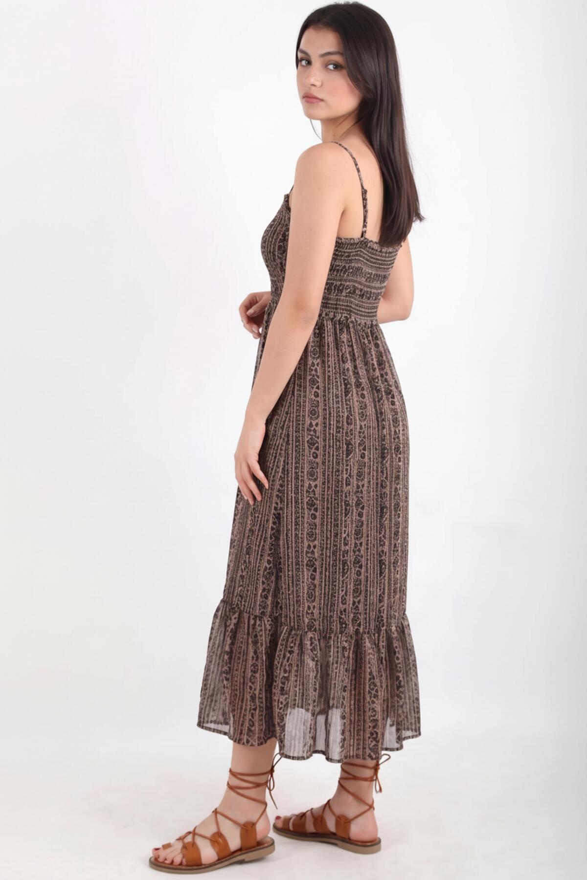 Bruine Jurk Met Fijne Bandjes En Elastische Taille