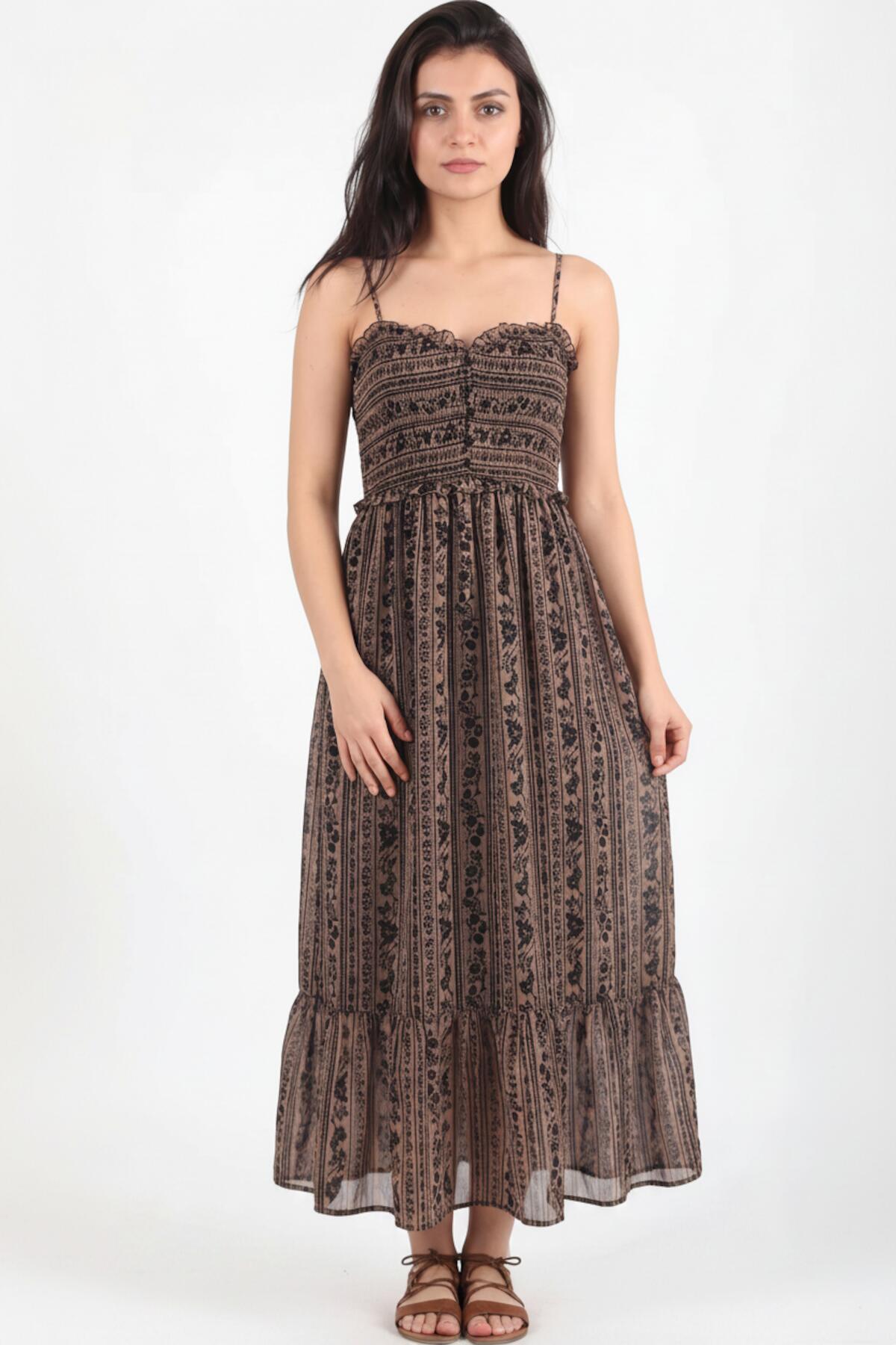 Bruine Jurk Met Fijne Bandjes En Elastische Taille