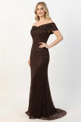 Robe Longue Sequins Et Perles, Détail D'encolure — Marron