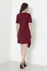 Robe Manches Courtes Avec Détail Accessoire — Bordeaux