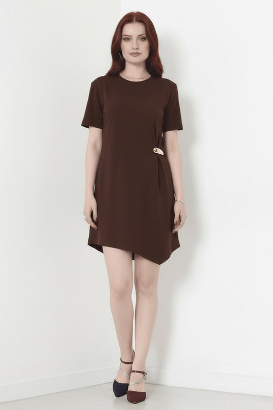 Kurzarmkleid Mit Accessoire - Detail — Braun