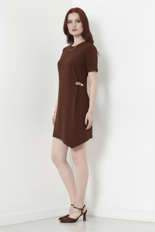 Kurzarmkleid Mit Accessoire - Detail — Braun