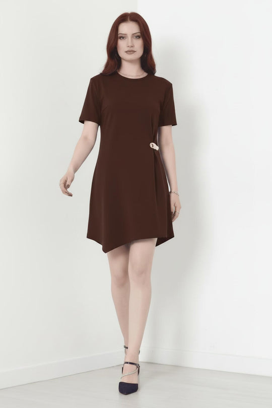 Kurzarmkleid Mit Accessoire - Detail — Braun