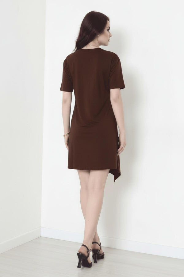Korte Mouw Jurk Met Accessoire - Detail — Bruin