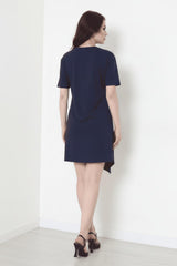 Robe Courte À Manches Courtes Avec Détail Accessoire — Bleu Marine