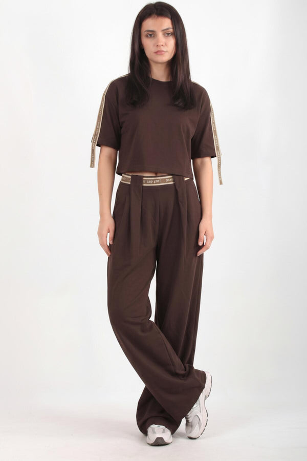 Tweedelig Set Met Ceintuurstreep En Wijde Pijp — Bruin