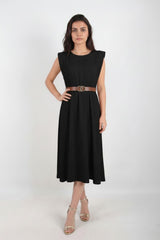 Robe Noire À Épaules Rembourrées Et Taille Fine Élastiquée