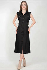 Schwarzes Hemdkleid Mit Klappentaschen Und Glänzenden Frontknöpfen