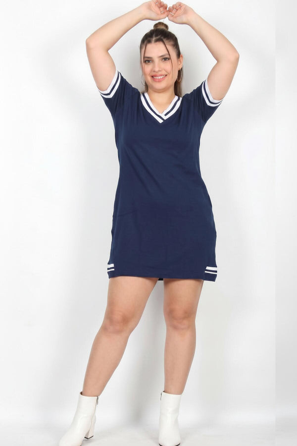 Plus‑Size V‑Hals Jurk Met Streepdetail — Donkerblauw
