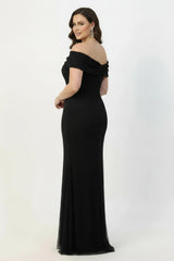 Robe De Soirée Longue Grande Taille, Encolure Ornée De Perles Et Sequins — Noir