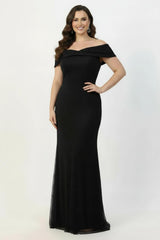 Robe De Soirée Longue Grande Taille, Encolure Ornée De Perles Et Sequins — Noir