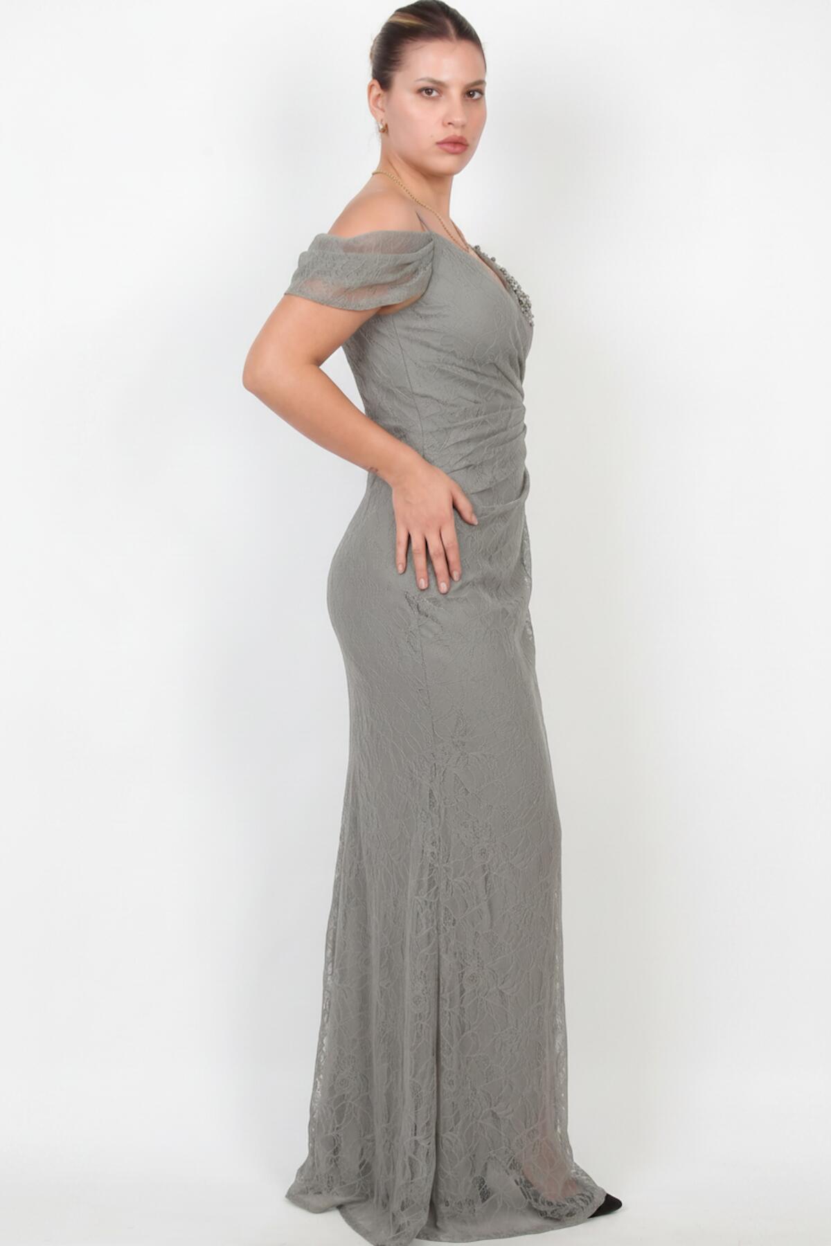 Elb0001D1196Gri — Große Größen Spitzen‑Abendkleid Mit Perlenbestickter Brust — Grau