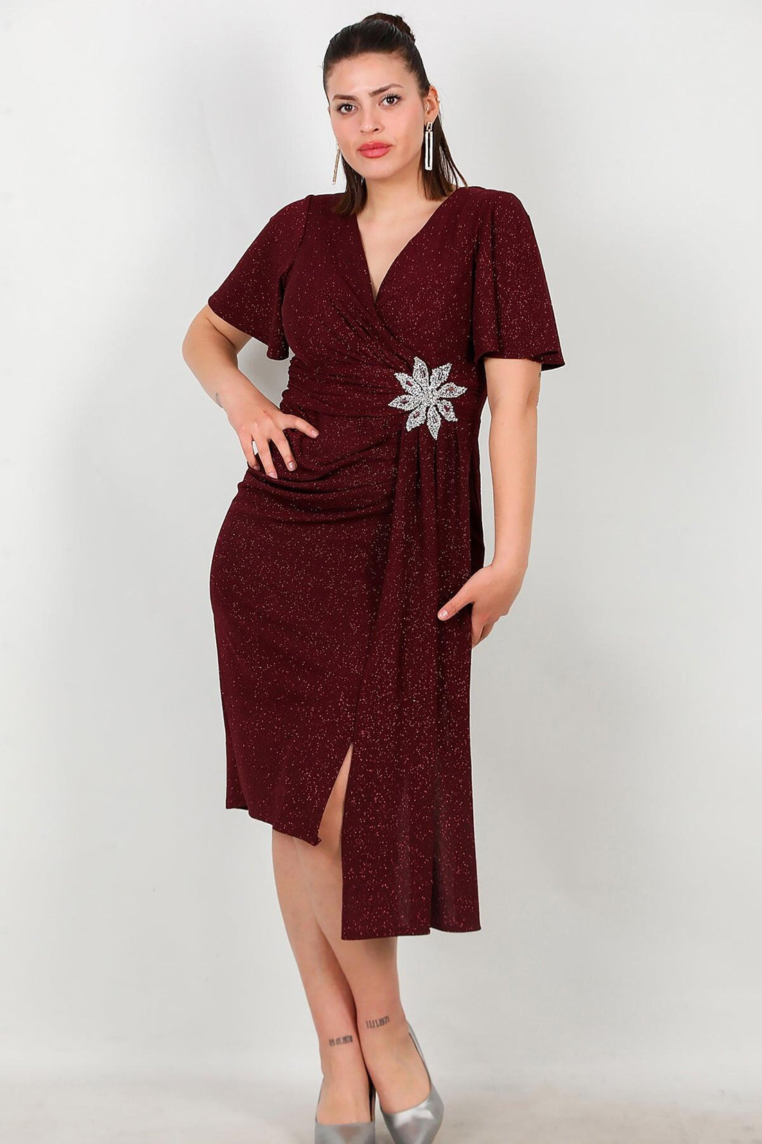 Großgrößen - Midikleid Mit Blumenstein - Taille – Burgunder