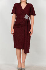 Großgrößen - Midikleid Mit Blumenstein - Taille – Burgunder