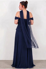 Crepe‑Avondjurk In Grote Maten Met Tule Rok, Sjaaldetail En Steentjes — Marineblauw