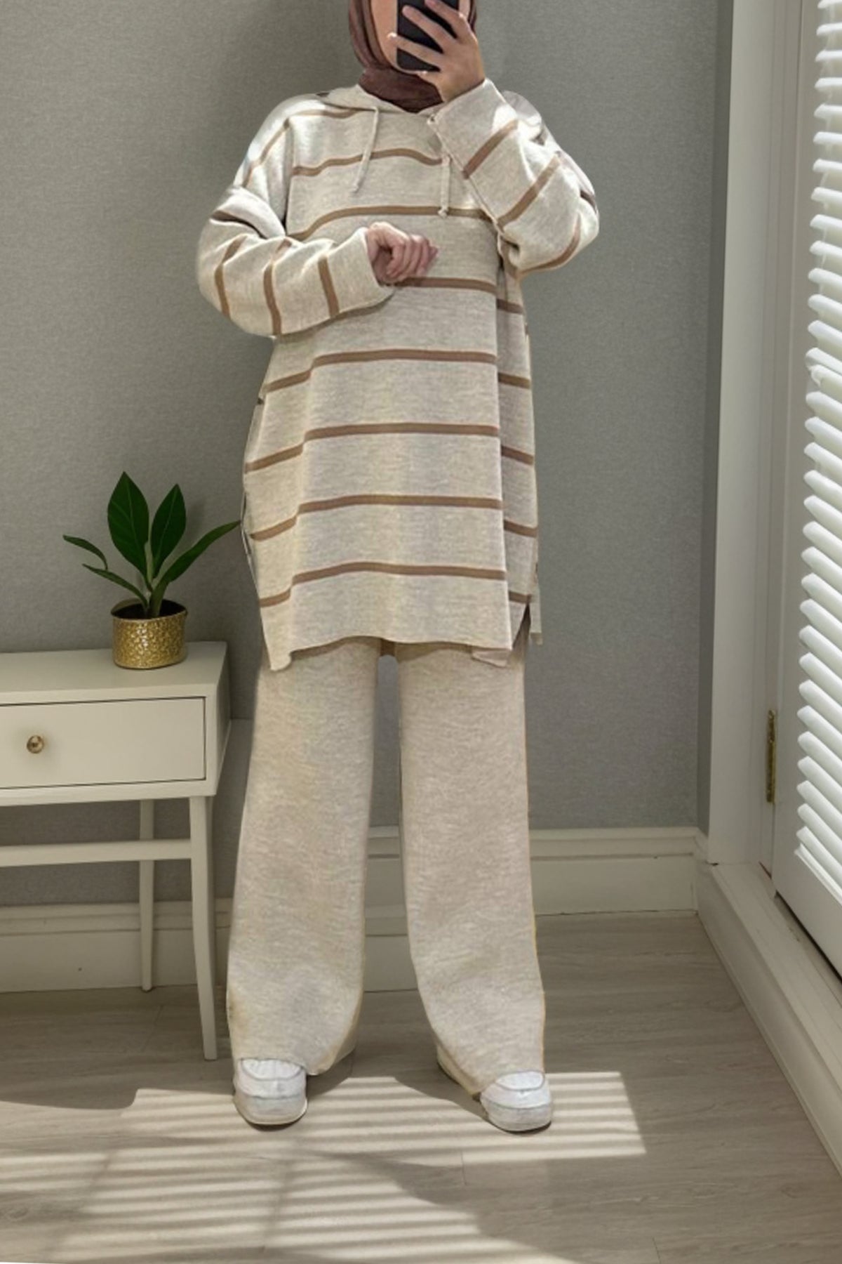 Gestrickter Zweiteiler in beige Einheitsgröße  - NTKM0007K2007TAS