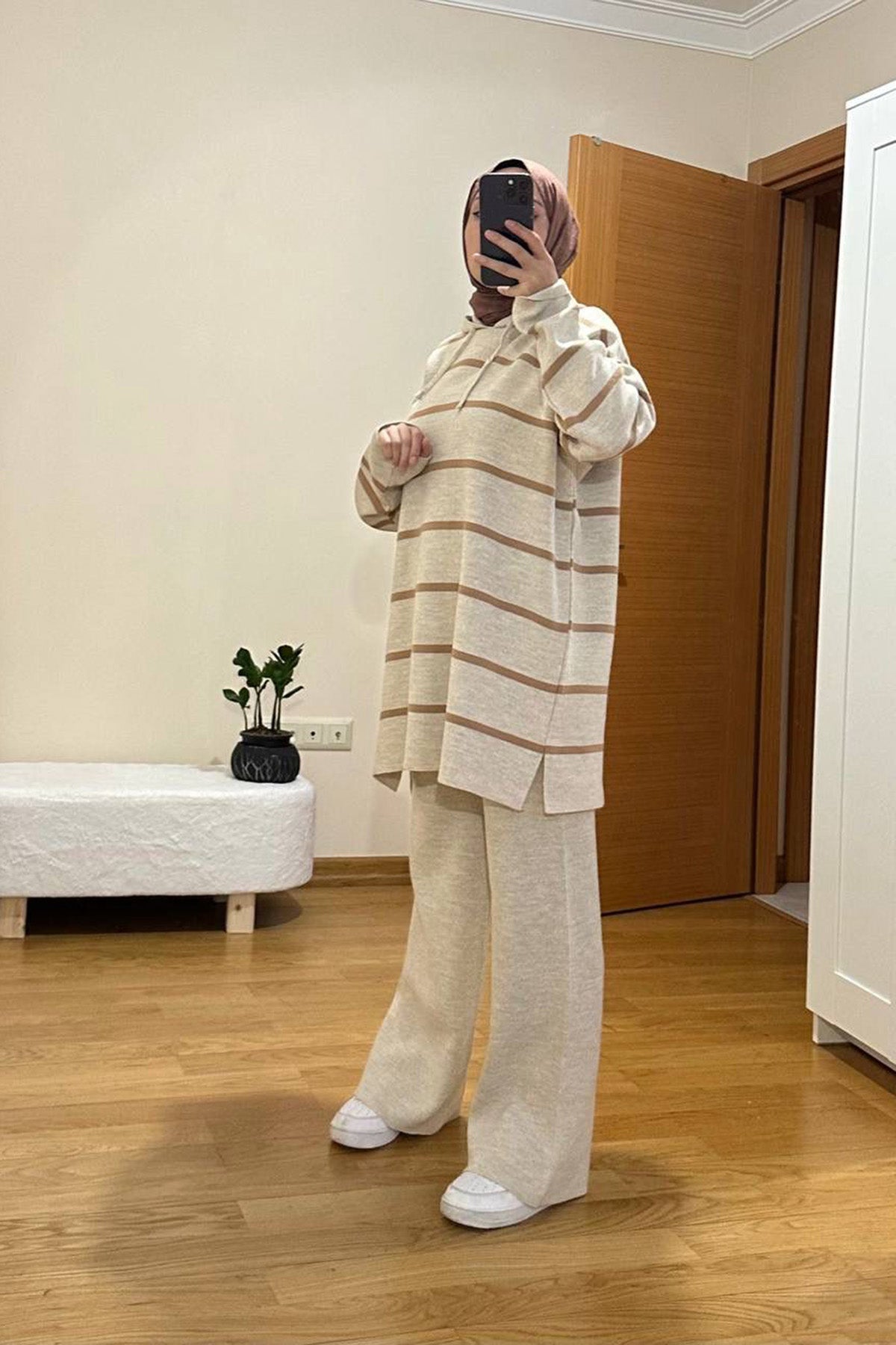 Gestrickter Zweiteiler in beige Einheitsgröße  - NTKM0007K2007TAS